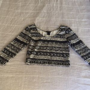 3/4 length sleeve crop top.